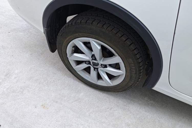 Used Baojun 310W 2017 1.5L Manual Fashion Model China V Right Rear Wheel Hub