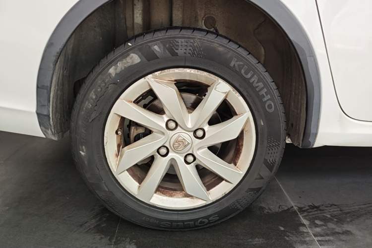 Used Baojun 310W 2017 1.5L Manual Fashion Model China V Right Rear Wheel Hub