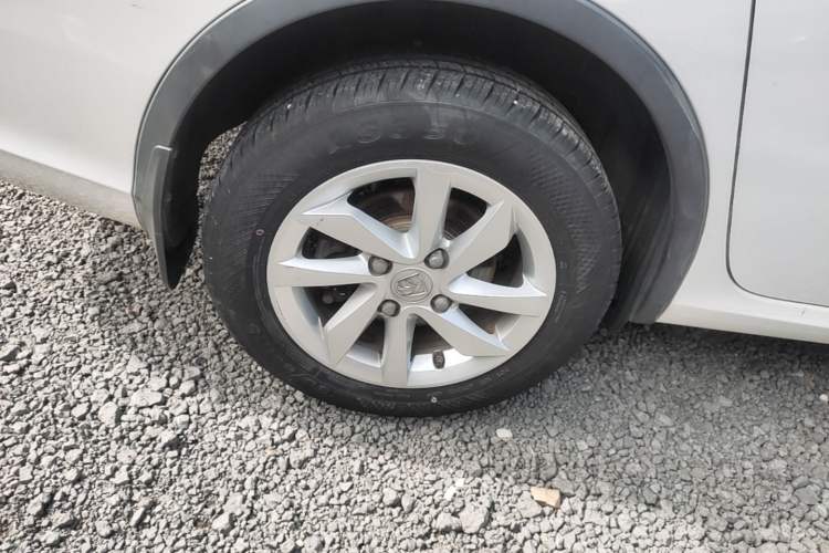 Used Baojun 310W 2017 1.5L Manual Fashion Edition China VI Right Rear Wheel Hub