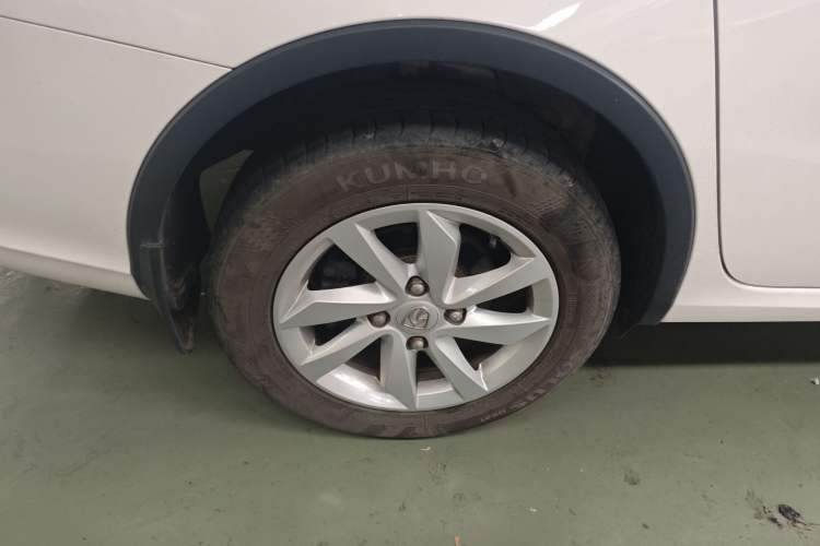 Used Baojun 310W 2017 1.5L Manual Fashion Model China V Right Rear Wheel Hub
