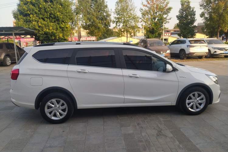 Used Baojun 310W 2017 1.5L Manual Fashion Edition China VI Right Side