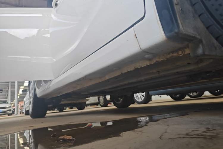 Used Baojun 310W 2017 1.5L Manual Fashion Model China V Right Side Sill