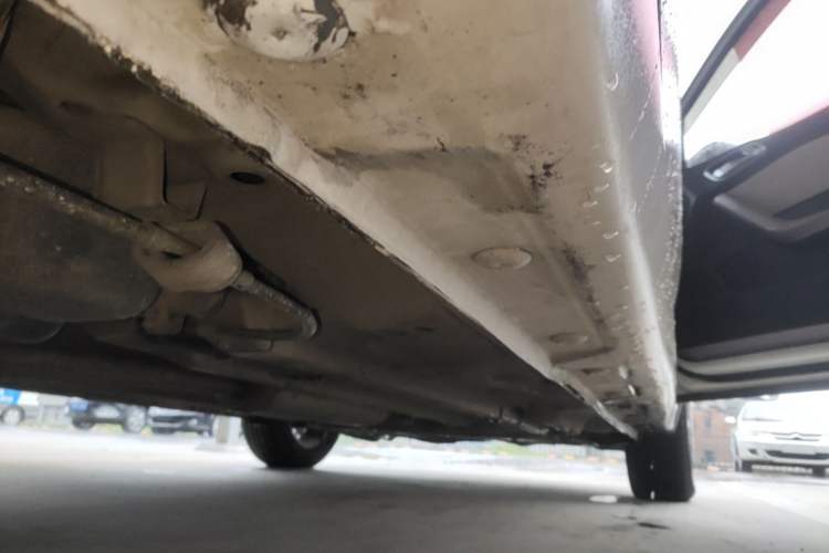 Used Baojun 310W 2017 1.5L Manual Fashion Model China V Right Side Sill