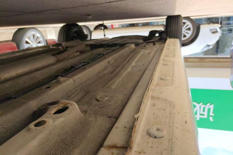 Used Baojun 310W 2017 1.5L Manual Comfort Version China VI Emission Standard Right Side Sill