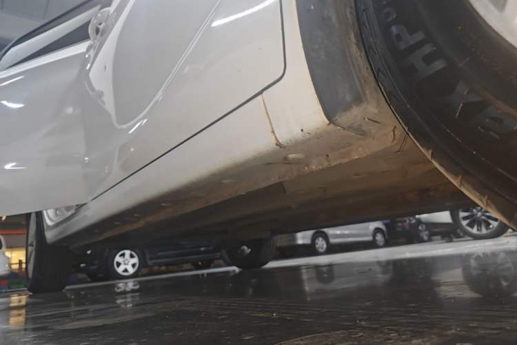 Used Baojun 310W 2017 1.5L Manual Fashion Model China V Right Side Sill