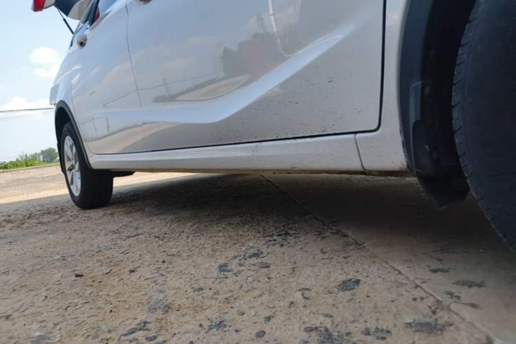 Used Baojun 310W 2017 1.5L Manual Fashion Model China V Right Side Sill