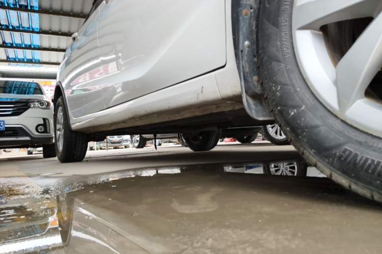 Used Baojun 310W 2017 1.5L Manual Fashion Model China V Right Side Sill