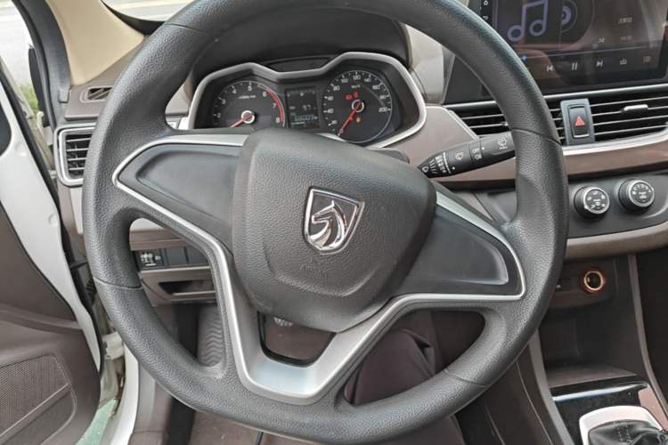 Used Baojun 310W 2017 1.5L Manual Comfort Version China V Steering Wheel