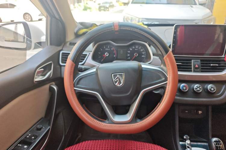 Used Baojun 310W 2017 1.5L Manual Comfort Version China VI Emission Standard Steering Wheel
