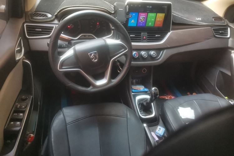 Used Baojun 310W 2017 1.5L Manual Comfort Version China VI Emission Standard Steering Wheel