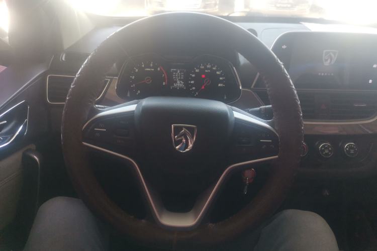 Used Baojun 310W 2017 1.5L Manual Fashion Model China V Steering Wheel