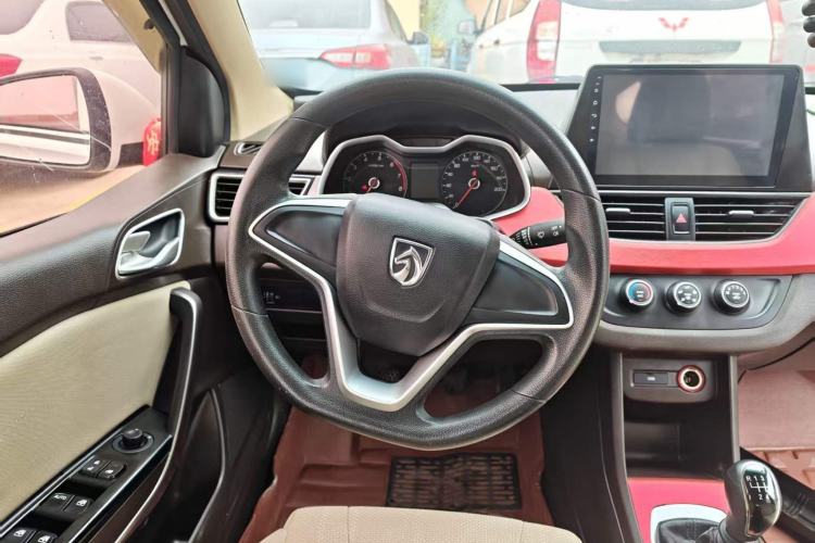 Used Baojun 310W 2017 1.5L Manual Comfort Version China V Steering Wheel