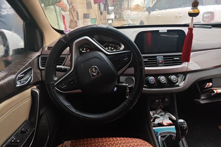 Used Baojun 310W 2017 1.5L Manual Fashion Model China V Steering Wheel