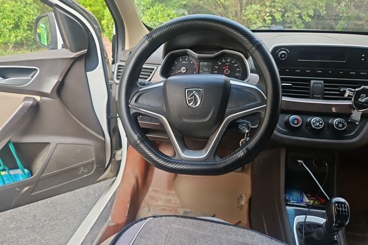 Used Baojun 310W 2017 1.5L Manual Comfort Version China VI Emission Standard Steering Wheel