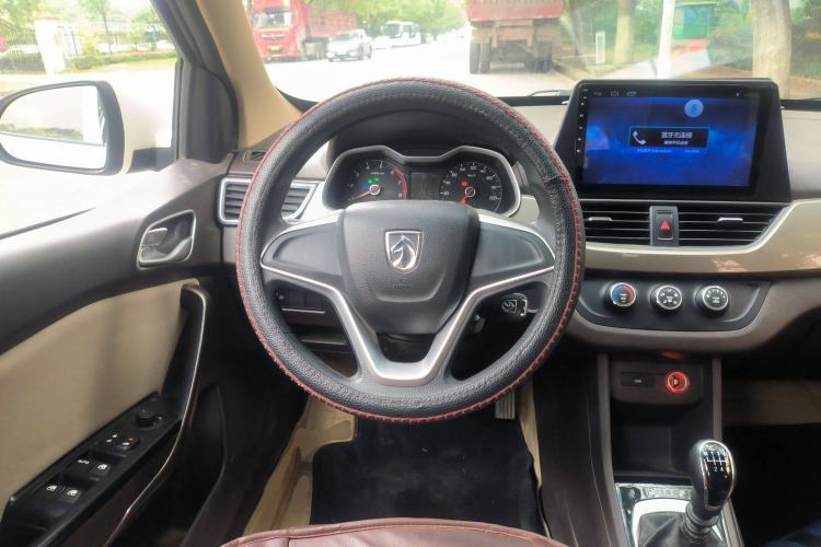 Used Baojun 310W 2017 1.5L Manual Comfort Version China VI Emission Standard Steering Wheel