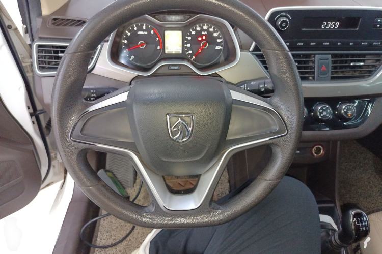 Used Baojun 310W 2017 1.5L Manual Comfort Version China V Steering Wheel