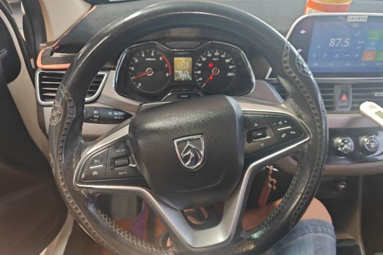 Used Baojun 310W 2017 1.5L Manual Fashion Model China V Steering Wheel