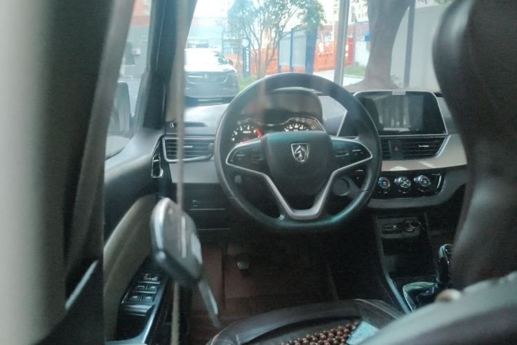 Used Baojun 310W 2017 1.5L Manual Comfort Version China V Steering Wheel