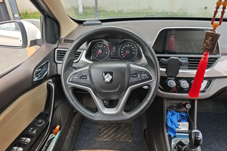 Used Baojun 310W 2017 1.5L Manual Luxury Version China VI Steering Wheel