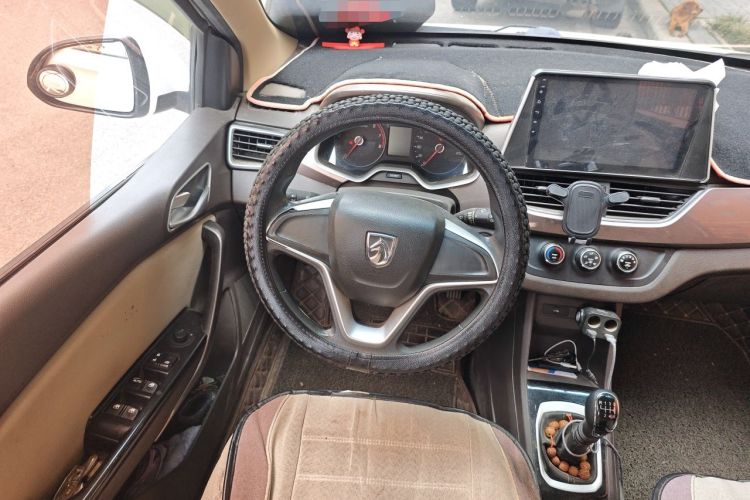Used Baojun 310W 2017 1.5L Manual Comfort Version China V Steering Wheel