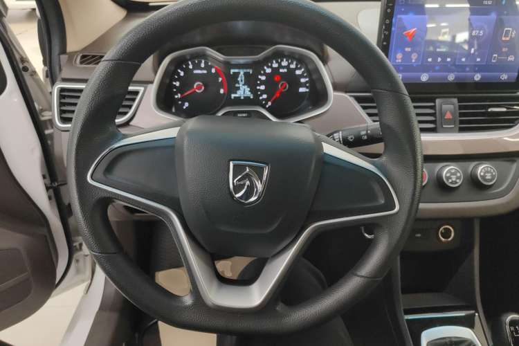 Used Baojun 310W 2017 1.5L Manual Comfort Version China VI Emission Standard Steering Wheel