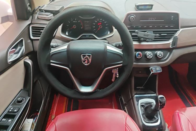 Used Baojun 310W 2017 1.5L Manual Comfort Version China V Steering Wheel
