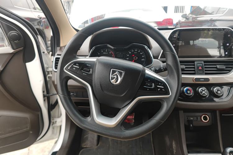 Used Baojun 310W 2017 1.5L Manual Fashion Model China V Steering Wheel