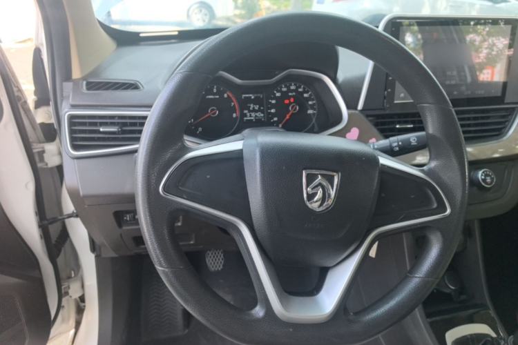Used Baojun 310W 2017 1.5L Manual Comfort Version China V Steering Wheel
