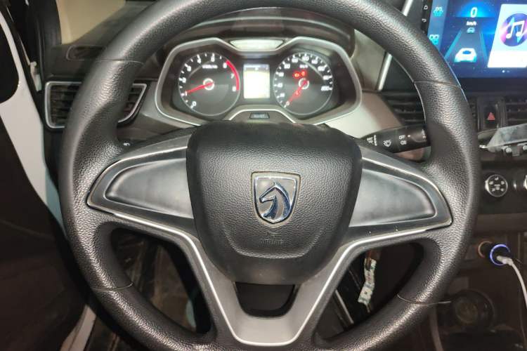 Used Baojun 310W 2017 1.5L Manual Comfort Version China VI Emission Standard Steering Wheel