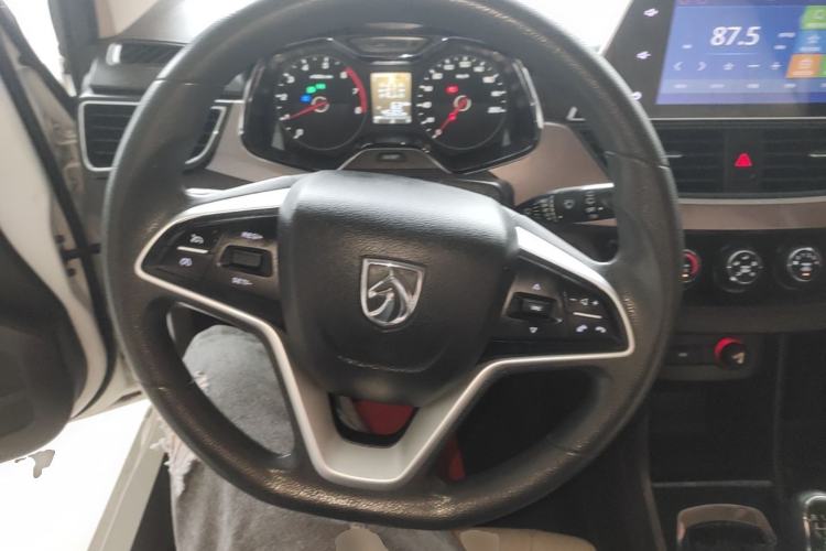 Used Baojun 310W 2017 1.5L Manual Fashion Model China V Steering Wheel
