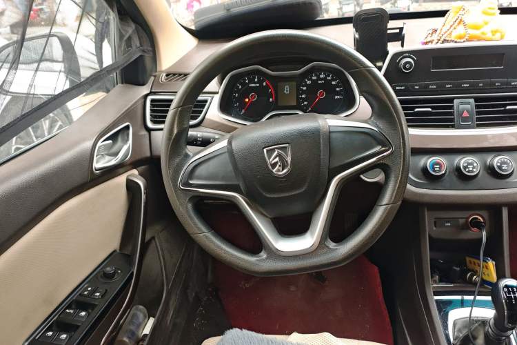 Used Baojun 310W 2017 1.5L Manual Comfort Version China VI Emission Standard Steering Wheel