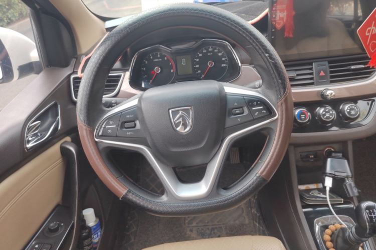 Used Baojun 310W 2017 1.5L Manual Fashion Model China V Steering Wheel