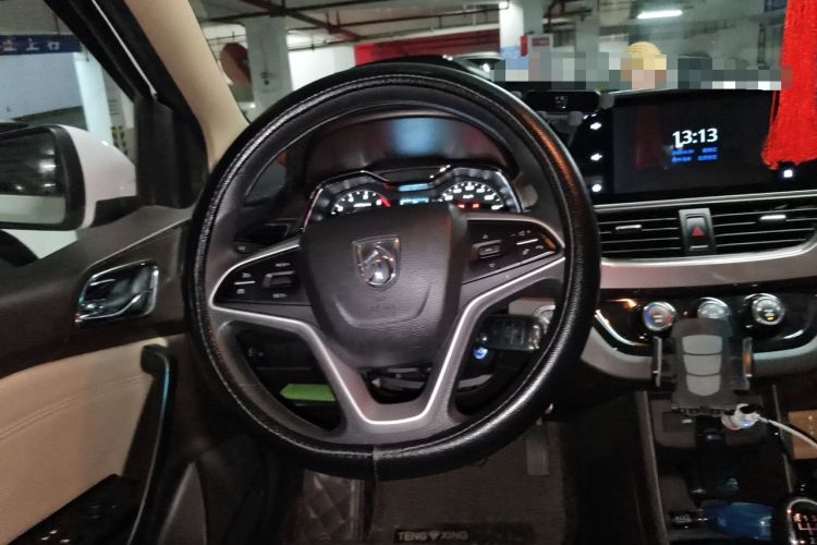 Used Baojun 310W 2017 1.5L Manual Fashion Model China V Steering Wheel