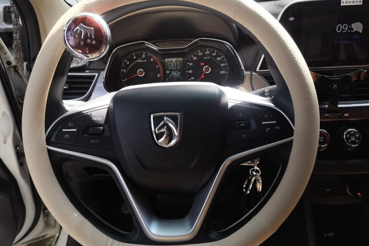 Used Baojun 310W 2017 1.5L Manual Fashion Model China V Steering Wheel