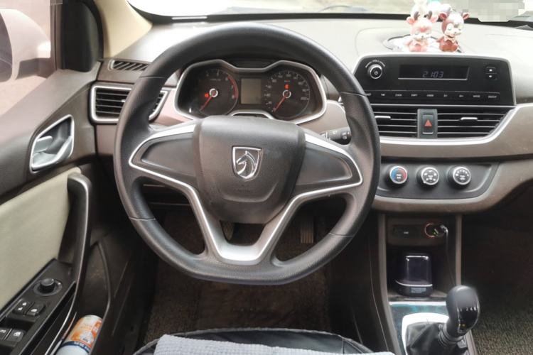 Used Baojun 310W 2017 1.5L Manual Comfort Version China V Steering Wheel
