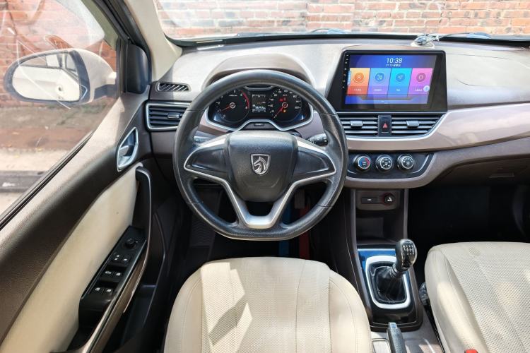 Used Baojun 310W 2017 1.5L Manual Comfort Version China V Steering Wheel