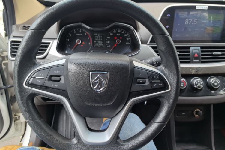 Used Baojun 310W 2017 1.5L Manual Fashion Model China V Steering Wheel