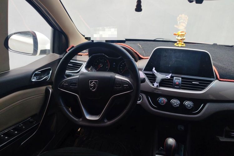 Used Baojun 310W 2017 1.5L Manual Luxury Edition China V Steering Wheel