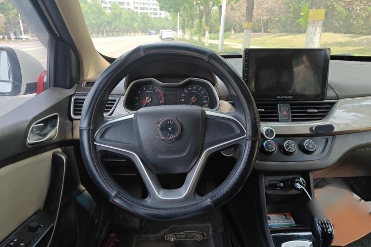 Used Baojun 310W 2017 1.5L Manual Comfort Version China VI Emission Standard Steering Wheel