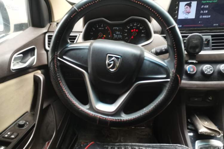 Used Baojun 310W 2017 1.5L Manual Comfort Version China V Steering Wheel