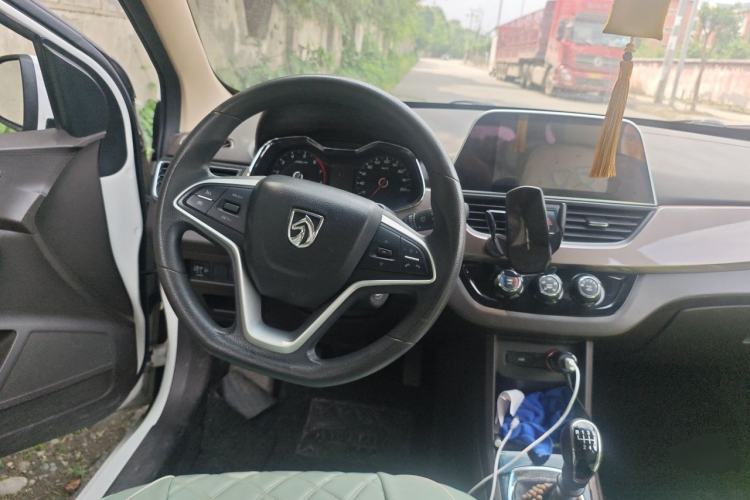 Used Baojun 310W 2017 1.5L Manual Fashion Model China V Steering Wheel