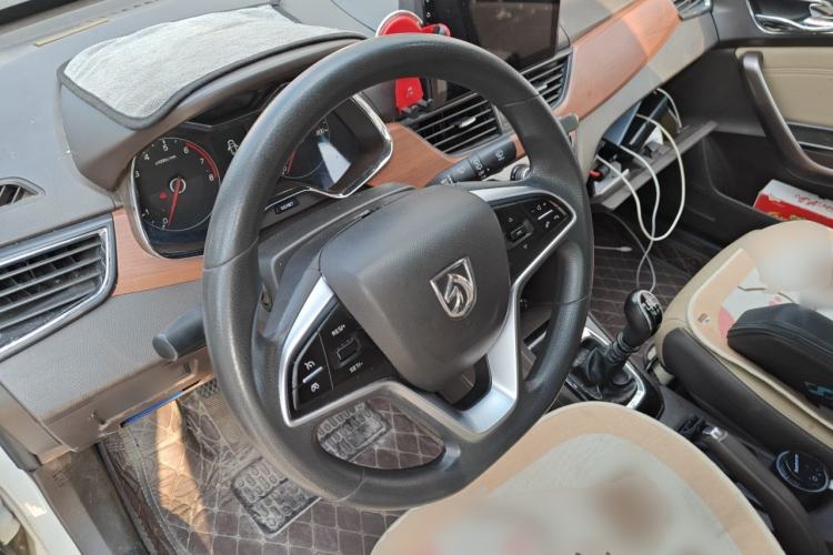 Used Baojun 310W 2017 1.5L Manual Comfort Version China V Steering Wheel