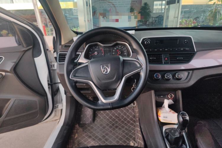Used Baojun 310W 2017 1.5L Manual Comfort Version China VI Emission Standard Steering Wheel