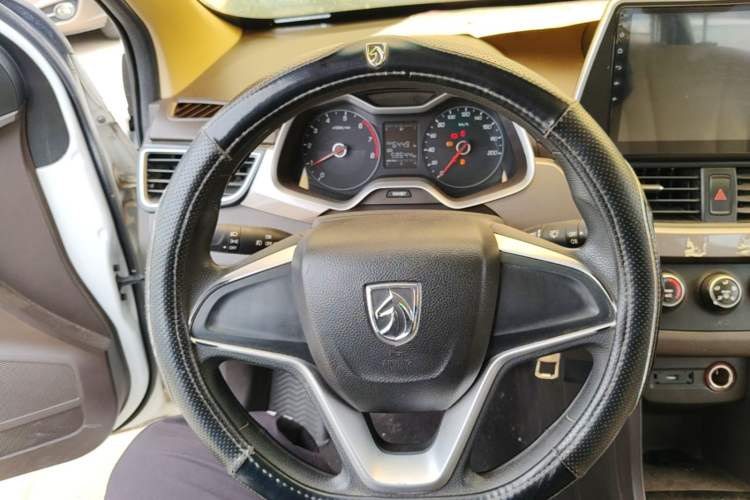Used Baojun 310W 2017 1.5L Manual Comfort Version China V Steering Wheel