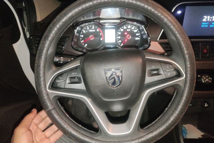 Used Baojun 310W 2017 1.5L Manual Fashion Model China V Steering Wheel