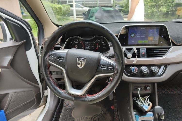 Used Baojun 310W 2017 1.5L Manual Luxury Edition China V Steering Wheel