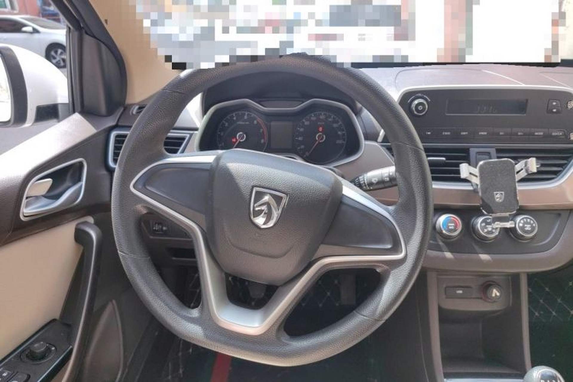 Used Baojun 310W 2017 1.5L Manual Comfort Version China V Steering Wheel