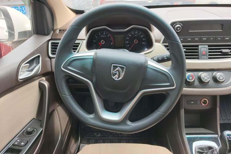 Used Baojun 310W 2017 1.5L Manual Comfort Version China VI Emission Standard Steering Wheel