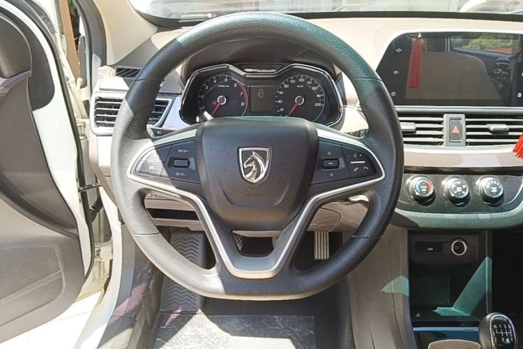 Used Baojun 310W 2017 1.5L Manual Fashion Model China V Steering Wheel