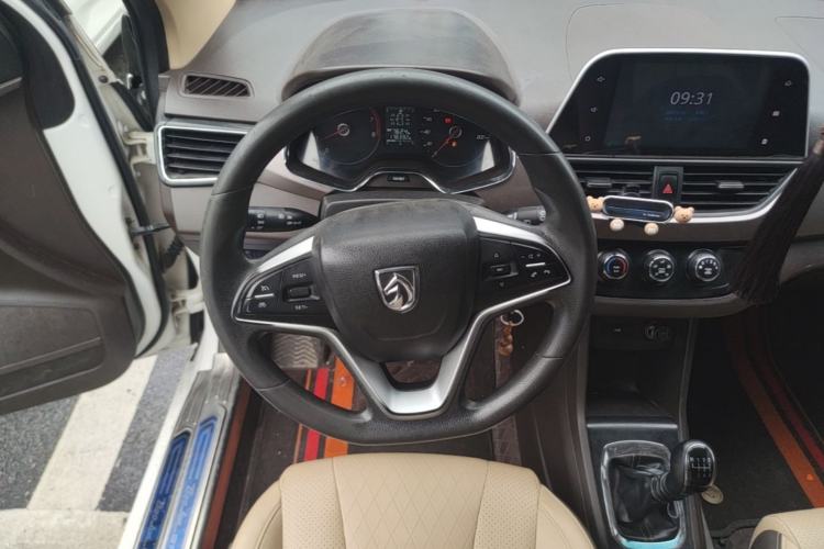 Used Baojun 310W 2017 1.5L Manual Fashion Edition China VI Steering Wheel